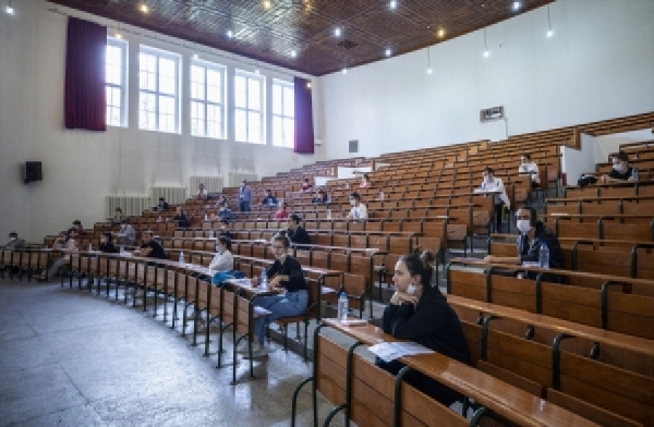 2020 YKS: Kovid-19 teşhisli öğrenciler yedek binada sınava girecek