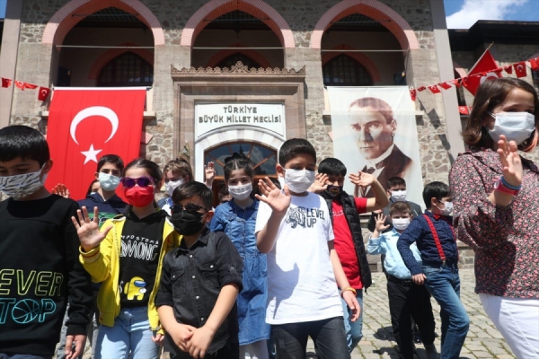 23 öğrenci, Ulusal Egemenlik ve Çocuk Bayramı coşkusunu Ankara'da yaşadı