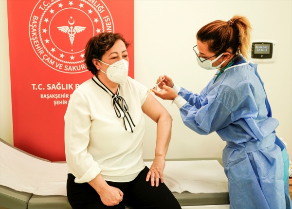 40 yaş üstü öğretmenlere Kovid-19 aşısı yapılmaya başlandı