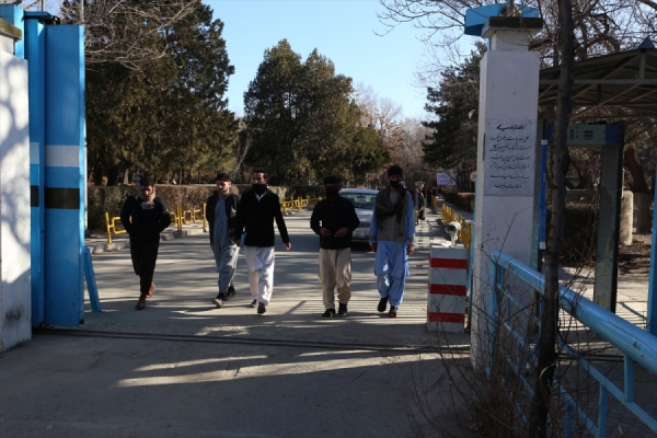 Afganistan’da üniversiteler: Kız ve erkekler farklı saatlerde okuyacak