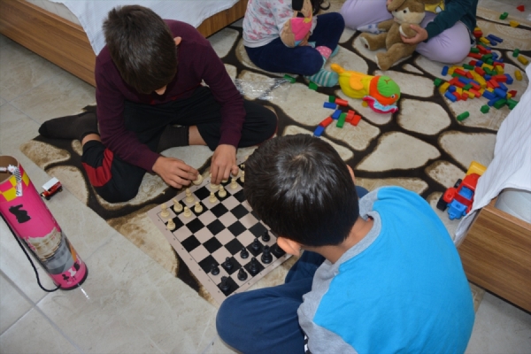 Aile ve Sosyal Hizmetler Bakanlığı'ndan yurt dışındaki Türk kökenli çocuklara sıkı takip