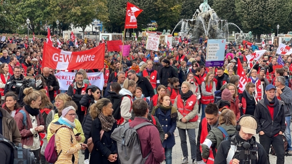 Berlin’de öğretmenler okullardaki çalışma şartlarını protesto etti