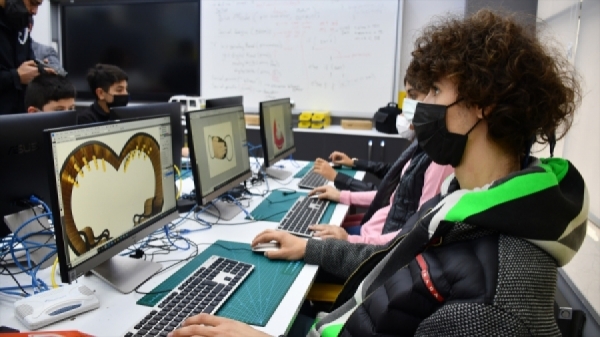 Bilim Sanat Merkezi öğrencisi, engelli öğrenciler için uzaktan takip cihazı tasarladı