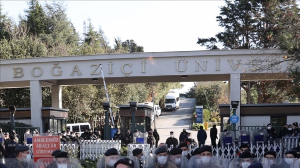 Boğaziçi Üniversitesi önünde gösteri yapan 12 kişi gözaltına alındı