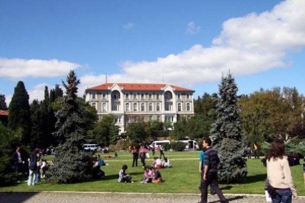 Boğaziçi Üniversitesi, uzaktan eğitim için internet destek bursu verecek