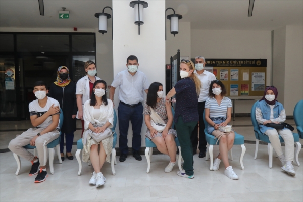 Bursa Teknik Üniversitesi'nde öğrenciler için 'yerinde aşı uygulaması' başlatıldı