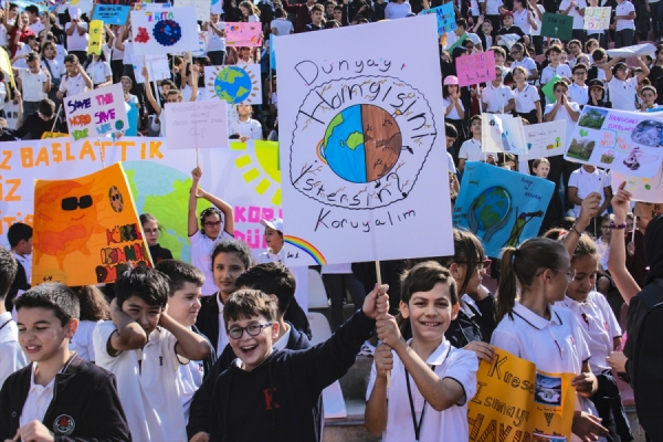 Çocuklar ‘iklim’ için grevde