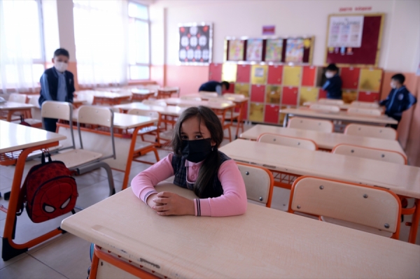 Doğu Anadolu'daki ilkokul öğrencileri okullarına kavuştu