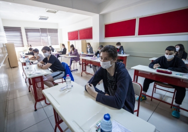 Erzurum'da 5, 6, 7 ile lise hazırlık, 9, 10, 11. sınıflarda uzaktan eğitim kararı alındı