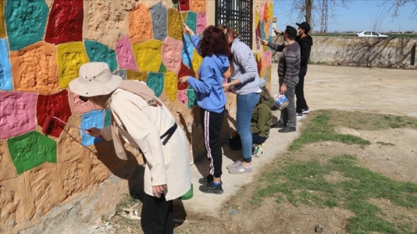 Harran'ın köy okulları öğretmenler tarafından boyanarak renklendiriliyor