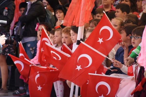 İzmir Marşı siyasiymiş! 29 Ekim Cumhuriyet Bayramı programından çıkarıldı