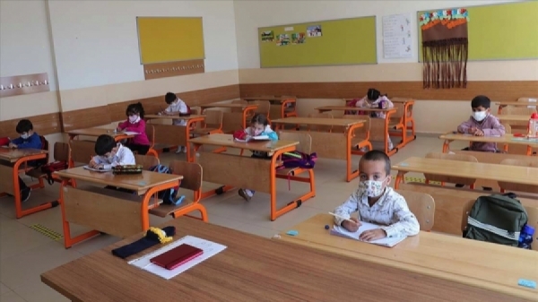 Karabük'te Kovid-19 vakası görülen okulda yüz yüze eğitime ara verildi