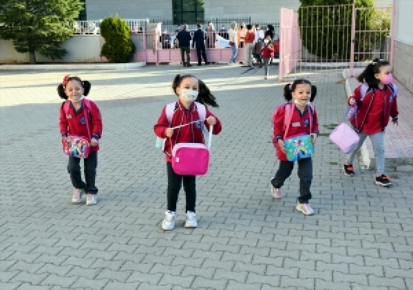 Kastamonu'da bir okulda Kovid-19 nedeniyle yüz yüze eğitime ara verildi