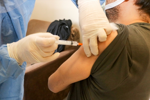 Kovid-19 aşısı yaptıranların sayısı yarım milyonu geçti