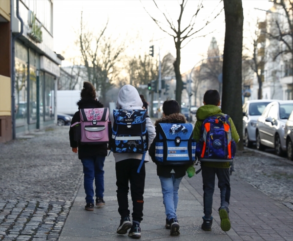 Kovid-19 geçiren çocuklar sokakta olmaya özlem duyuyor