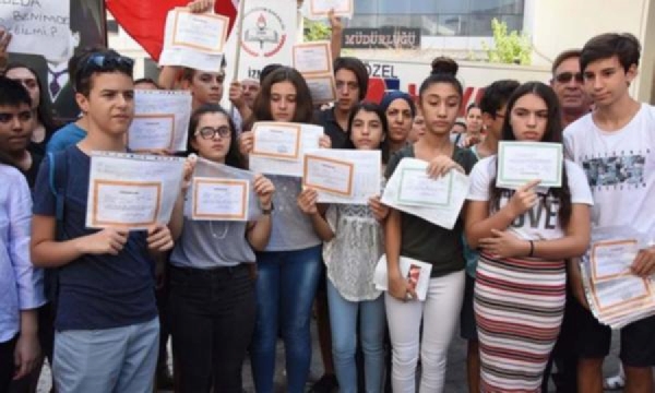 LGS: İzmir'de yerleşemeyen öğrenciler karne attı