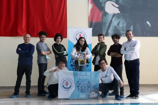 Lise öğrencileri insansız su altı robotu geliştirdi