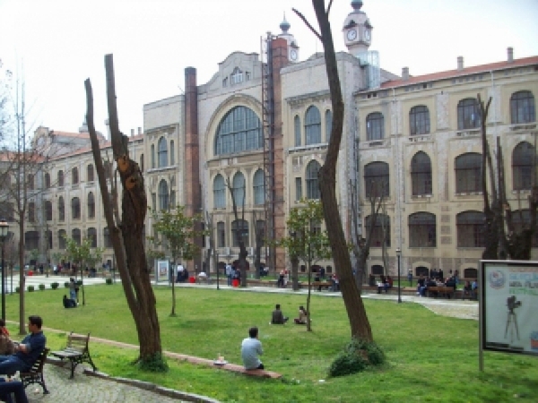 Marmara Üniversitesi'nden güz döneminde uzaktan öğretim kararı