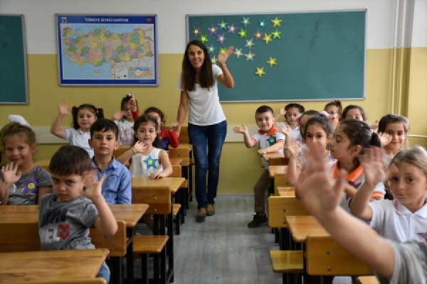 MEB: Atanan sözleşmeli öğretmenlerin kararnameleri 22 Haziran'da atandıkları illere gönderilecek
