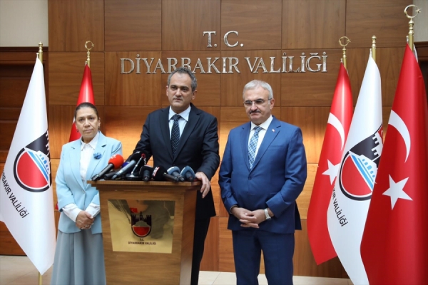 Milli Eğitim Bakanı Özer, 'Diyarbakır Eğitim Değerlendirme Toplantısı'na katıldı