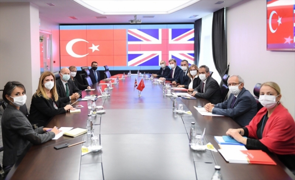 Milli Eğitim Bakanı Özer, İngiltere'nin Ankara Büyükelçisi Chilcott'u kabul etti