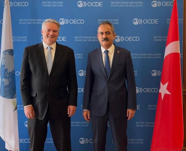 Milli Eğitim Bakanı Özer, OECD Genel Sekreteri Cormann ile Paris'te görüştü