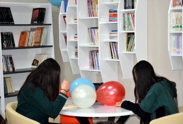 Öğrencilerin ürettiği malzemelerle okullar kütüphaneye kavuşuyor