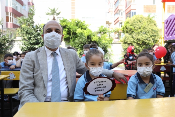 Samsun'da 'Çocuklar Okula, Veliler Aşıya' kampanyası başlatıldı