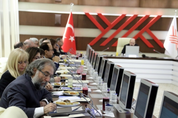 Türkiye’yi temsil eden akademisyenler YÖK’te buluştu 