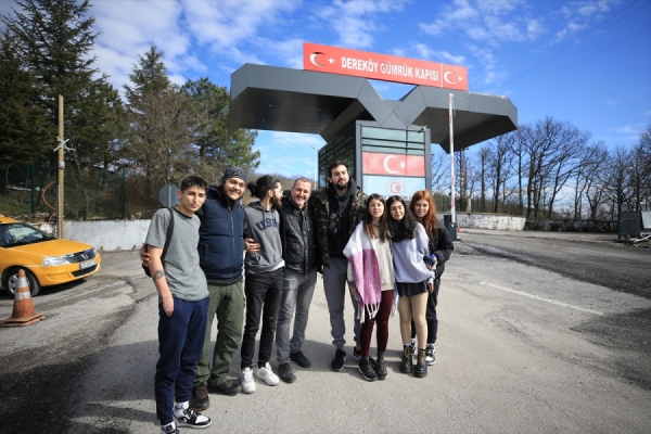 Ukrayna'daki Türk öğrenciler: Bir grup Türkiye'ye ulaştı