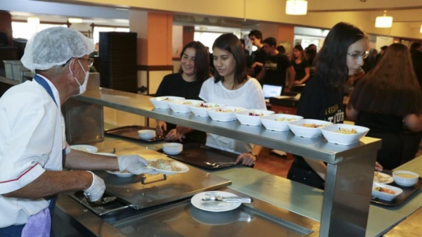Öğretmenlerin okulda bir arada yemek yemeleri yasaklandı