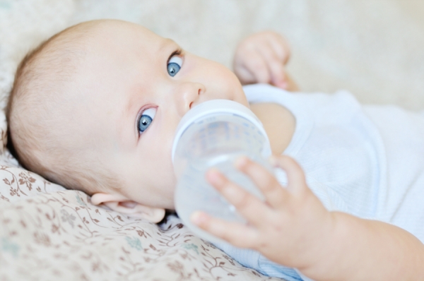 Yeni doğan bebekler nasıl beslenmeli?