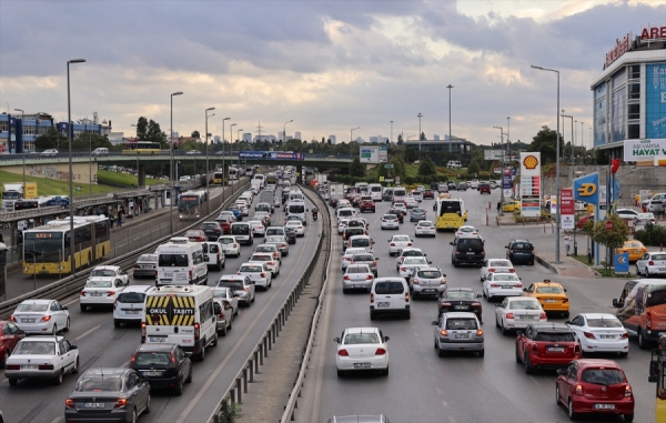 Okulların ilk günü: İstanbul'da trafik yoğunluğu arttı