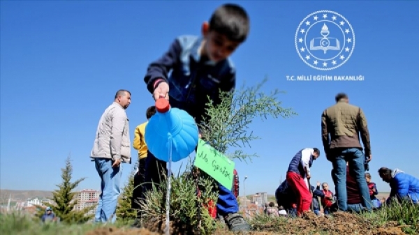 Yeşil Türkiye Ormancılar Derneği, Ankara'da öğrencilerle birlikte fidan dikimi gerçekleştirdi