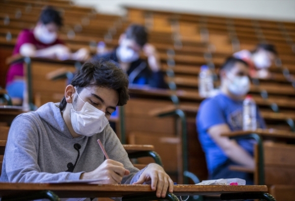 YKS'ye girecek öğrencilere 'çözemedikleri soruyla inatlaşmamaları' uyarısı