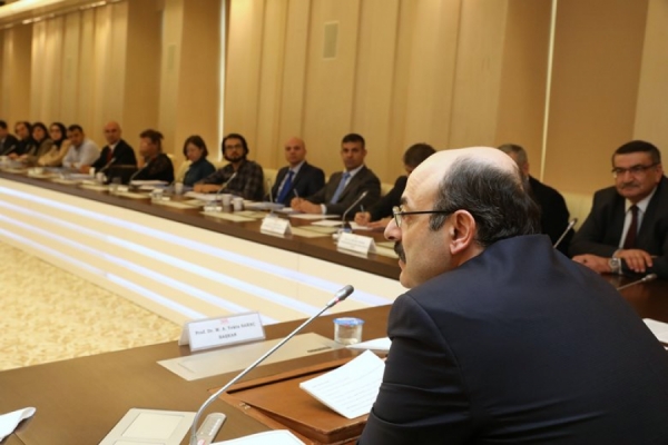 YÖK Başkanı Saraç, eğitim ve eczacılık fakülteleri dekanlarıyla 