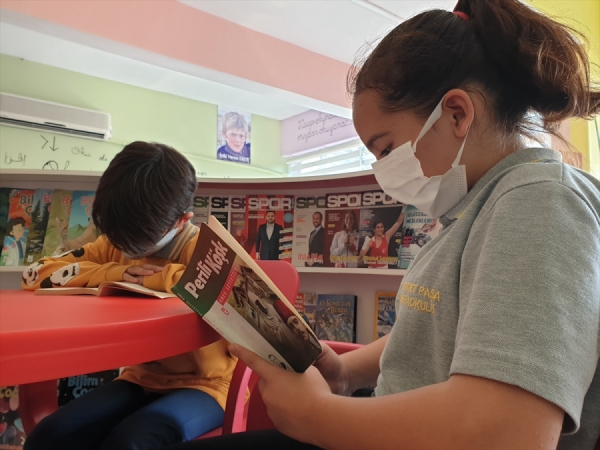 Yozgat'ta öğrenciler kitap okuyarak derse başlıyor