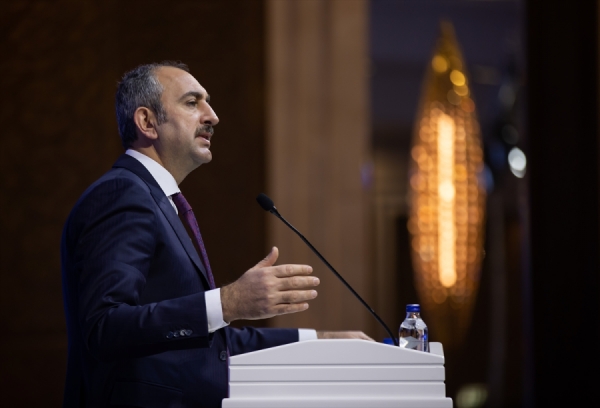 Adalet Bakanı Gül: Hukuk fakültelerinin müfredatında Hukuk Türkçesi dersi de olmalı