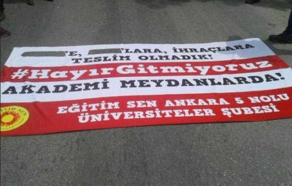 Akademisyenlerin 1 Mayıs pankartına sansür