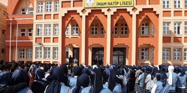 Almanya'da ilk kez 'Açık Öğretim İmam Hatip Lisesi' açıldı