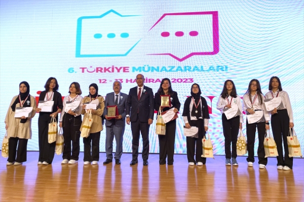 Anadolu imam hatip liseleri öğrencileri 'münazara' da yarıştı