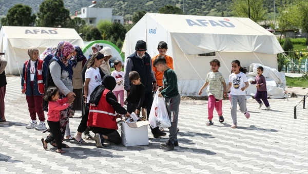 Eğitimciler 23 Nisan'da deprem bölgesindeki çocuklarla buluşacak
