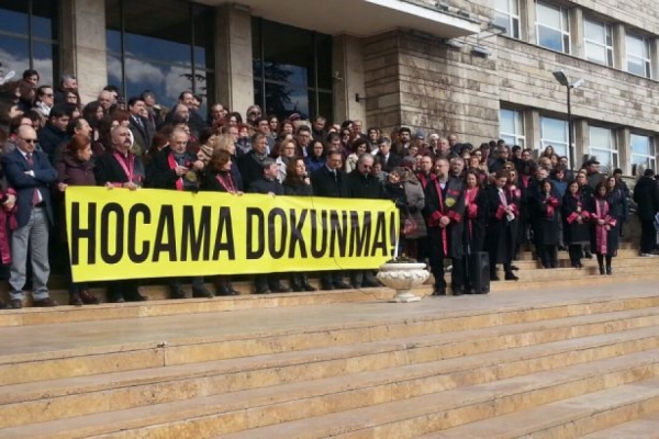 Ankara Tıp 'Hocama Dokunma' dedi