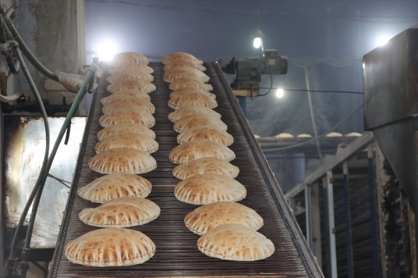 Ardahan'da liseliler, taşımalı ve pansiyonlu okullardaki öğrencilerin ekmeğini üretiyor