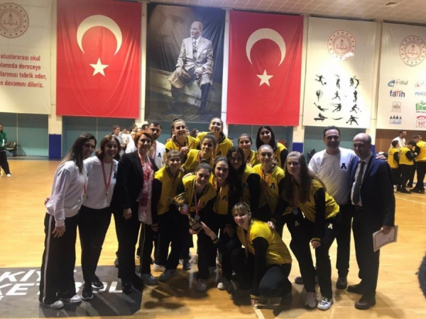 Arı kızları Ankara’nın şampiyonu
