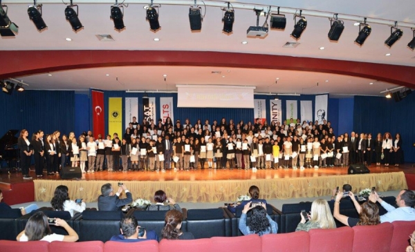 Arı Okulları öğrencilerine Golden Bess sertifikası