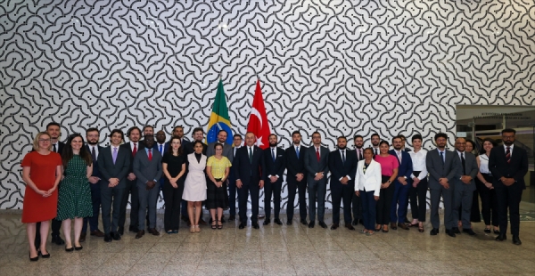Bakan Çavuşoğlu, Brezilyalı genç diplomatlarla buluştu