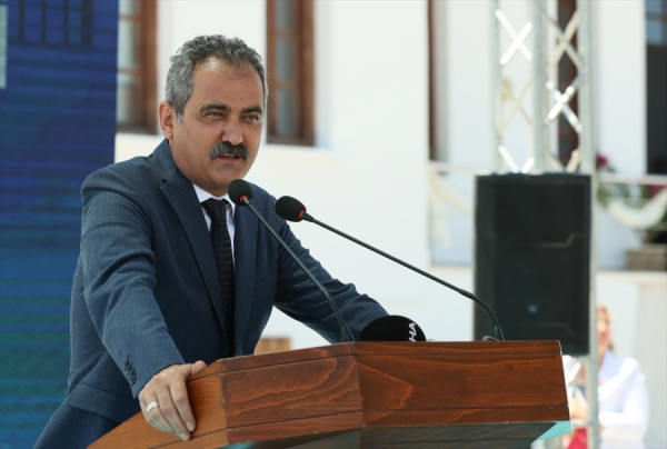 Bakan Özer, İzmir için 122 yeni okul yatırımını programa aldıklarını bildirdi