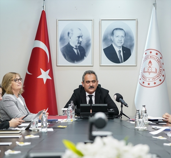 Bakan Özer: Türkiye'den eğitimle ilgili başarı hikayeleri çıkacak