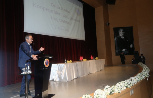 Bakan Özer: Türkiye'deki genç işsizliği de adım adım azaltacağız